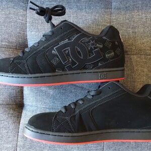 DC Shoes DC x Bob's  Burgers 7M Black Skateboard Shoes like new